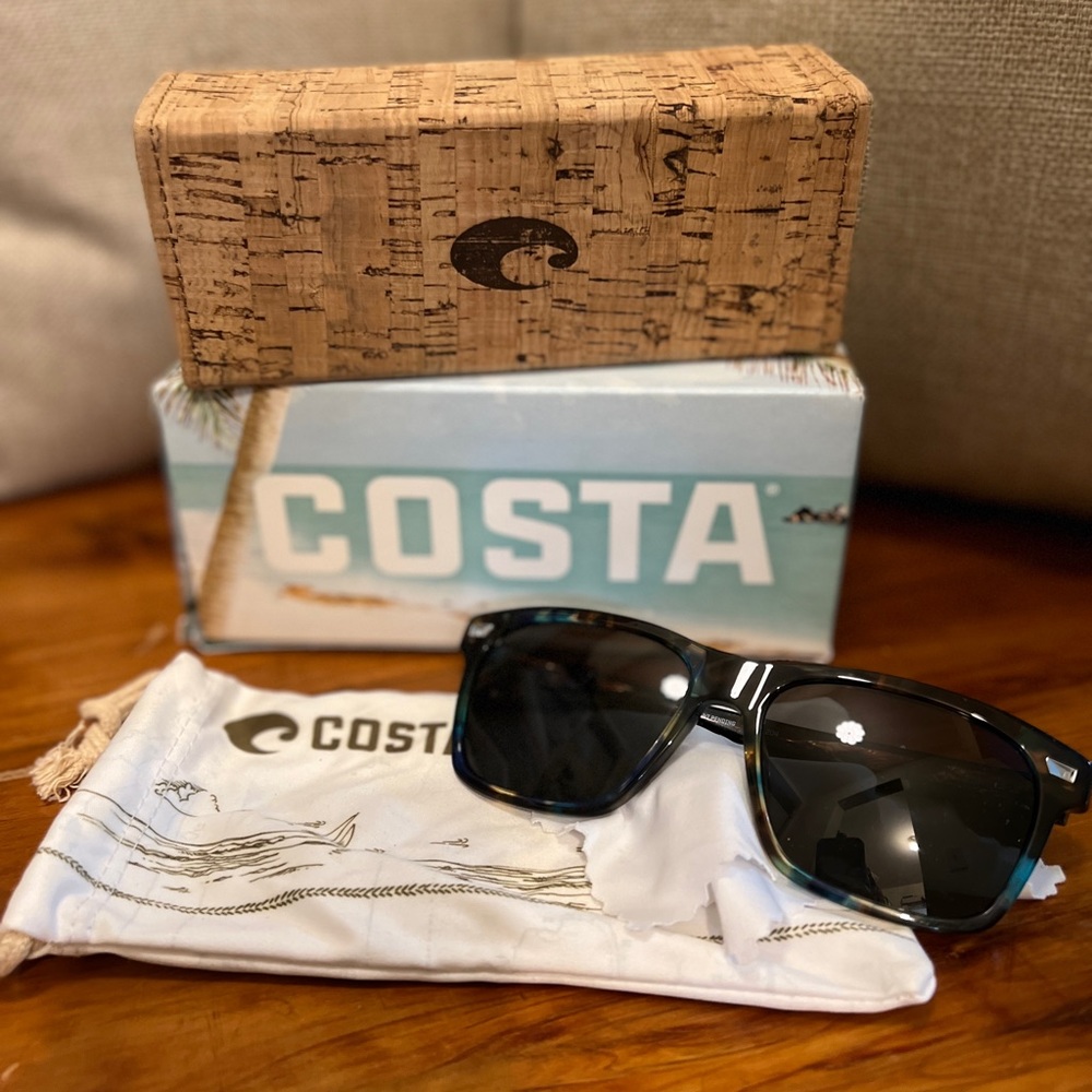Womens Costa Del Mar sunglasses